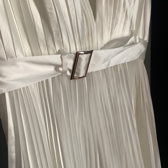 Max Duggal IEENA Pleated Cap Sleeve Satin Midi Gown White Size 10 NWT - Picture 6 of 12